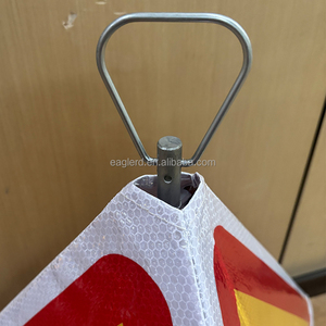 Segitiga Peringatan Tripod Reflektif 70cm dengan Stand Tripod yang Dapat Disesuaikan - Product Image 4