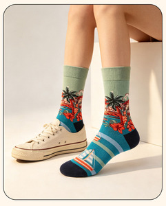 Chaussettes de sport décontractées mi-mollet en coton doux à motif cœur et logo jacquard personnalisé pour hommes et unisexe, prix usine, faible MOQ - Product Image 2