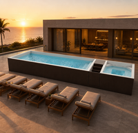 Piscine hors sol moderne minimaliste en WPC et FRP, grande piscine avec texture bois pour l'architecture moderne