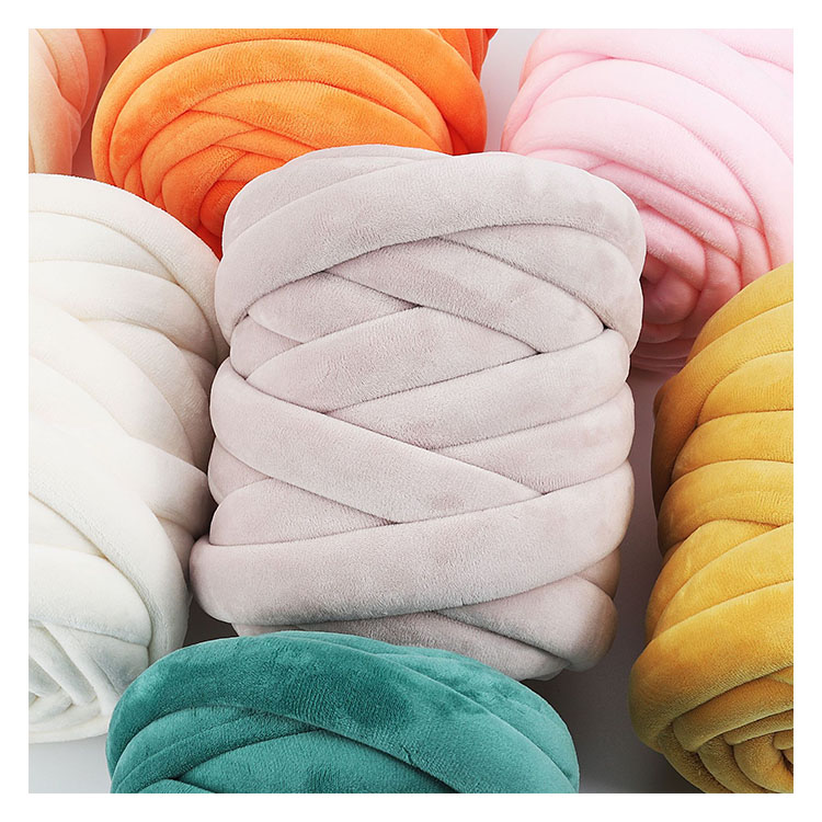 Sales Promotion Fancy Hand Knitting Yarn Blended Giant Plush Chunky Velvet Tube Yarn For Bag