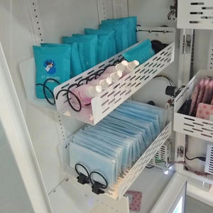 Máquina expendedora de mascarillas y agua operada con monedas YOYO GAME al por mayor con capacidad de 300-600 para dispensador de botellas de alcohol <span class=keywords><strong>en</strong></span> farmacias - Product Image 3