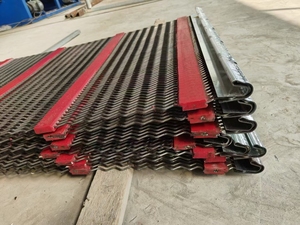 Máy tách rung tuyến tính bằng thép mangan với màn hình khai thác Polyurethane tự làm sạch để sàng lọc quặng nặng - Product Image 4