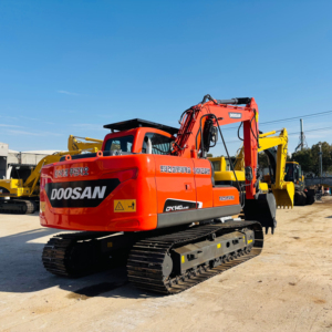VENTE FLASH Excavatrice Doosan DX140 d'occasion, moteur de bonne qualité, boîte de vitesses PLC, pompes, forte force de creusement, prête à être expédiée aujourd'hui - Product Image 1