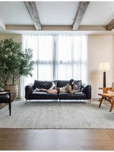 Minimalist isches <span class=keywords><strong>Bauhaus</strong></span> im Vintage-Stil Dreisitzer-Designer-<span class=keywords><strong>Sofa</strong></span> aus schwarzem Leder für kleine Wohnungen - Product Image 2