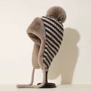 Bonnet tricoté d'hiver pour femme, style russe, épais, protection des oreilles, rayé, coupe-vent, en fourrure, pour le cyclisme - Product Image 2