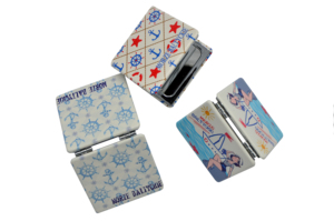 Quadratischer Doppelseitiger Faltbarer Kompakter Taschenspiegel Ostsee-Souvenir PU-Leder Kosmetik-Schminkspiegel als Geschenk - Product Image 4