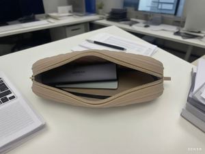 Caja de Silicona Personalizada, Ecológica, Ligera, de Capacidad Media, Resistente al Agua, con Diseño de Caramelos y Cierre de Cremallera - Product Image 5