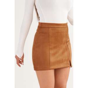 Minifalda de piel sintética color canela para mujer, cintura regular, material suave con abertura lateral, venta al por mayor - Product Image 5