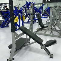 Banc incliné olympique ROSEN Fitness pour la musculation des pectoraux et des épaules en salle de sport commerciale