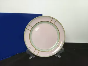 Juego de Platos de Cerámica Redondos en Verde Menta y Crema con Borde Dorado, Vajilla Moderna de Lujo para Fiestas y Cenas - Product Image 4