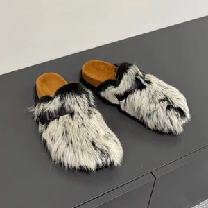 Nouvelles pantoufles en crin de cheval de qualité supérieure avec boucle, semelles souples et amortissantes, talons plats, tendance de la mode, sandales pour femmes sur mesure - Product Image 1