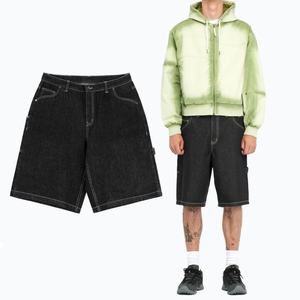 กางเกงยีนส์ขาสั้นเดนิมคุณภาพสูงปักโลโก้ตามสั่ง สไตล์สตรีทแวร์สำหรับผู้ชาย ตะเข็บตัดสีดำ ทรงโอเวอร์ไซส์ - Product Image 6