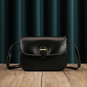 <span class=keywords><strong>2023</strong></span> nouvelle boucle magnétique en cuir véritable petit sac carré rétro littéraire polyvalent bandoulière première couche peau de vache doux femmes sac - Product Image 3