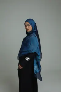 Lieflijke, op maat gemaakte katoenen modal hijab sjaal met marmeren waterprint logo, lichtgewicht, zacht, ademend, voor dagelijks gebruik, geschikt voor alle seizoenen. - Product Image 4