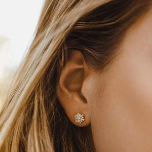Boucles d'oreilles clous en diamant rond brillant de créateur, plaquées or, bijoux fins classiques, cadeau pour femmes et jeunes filles, mariage et soirée - Product Image 1