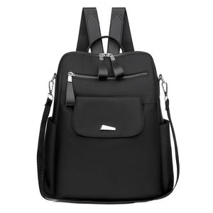 Mochila de moda en nailon ligero para mujer (colección 2025) bordada y con cierre de cremallera - Product Image 3