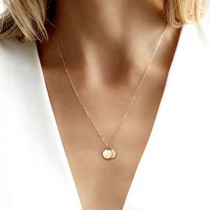 Collar EManco Moderno y Sencillo con Letras Grabadas, de Acero Inoxidable Electrochapado, Ligero (3g), Unisex y Versátil - Product Image 1