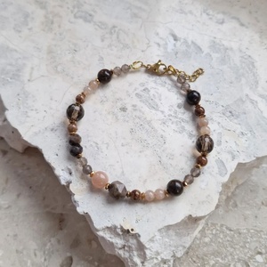 Bracelet ajustable artisanal délicat en pierres naturelles et perles de cristal de guérison – Vente en gros de bracelets colorés de haute qualité - Product Image 5