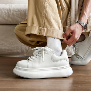 Chaussures classiques en cuir microfibre personnalisées, blanches, pour hommes et femmes, semelles épaisses, décontractées, de sport, de course, tendance, à enfiler - Product Image 3