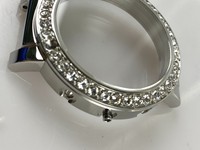 Boîtier en acier inoxydable 316 de 38x44,5 mm avec 40 pierres PP, design à pattes amovibles, étanche 3 ATM, compatible avec les mouvements de taille 10/2/1
