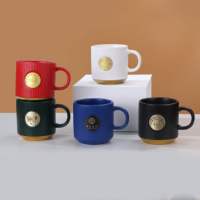 Mug à café en céramique à rayures verticales nordiques avec badge en bronze métallique, logo personnalisé, tasse à eau en porcelaine mate, cadeau de bureau