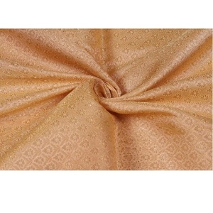 Tela de Brocado Poliéster Brillante Ecológica de Primera Calidad con Patrón de Flores Abstractas para Confección de Vestidos Étnicos para Niñas y Atuendos Elegantes - Product Image 1