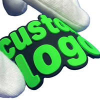 Étiquettes en silicone personnalisées pour vêtements, en PVC caoutchouc, avec logo, écologiques, sûres pour la peau, de haute qualité, pour transfert thermique, vente en gros en vrac, couleur néon