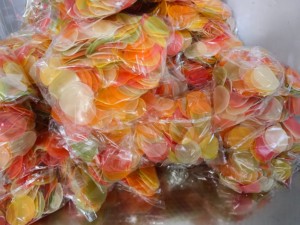 China Alta Qualidade Sudeste Asiático Colorido Biscoitos De Camarão Chips De Camarão Crispy <span class=keywords><strong>Salty</strong></span> Egg Flavor Rolling Box Bag Fabricantes OEM - Product Image 6