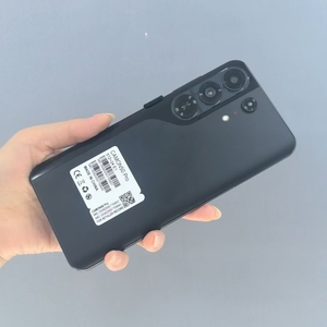 Banco de energía con imágenes de anime para teléfonos inteligentes 5G - Product Image 1