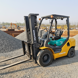 Montacargas Diésel Komatsu FD30T-16 de 3 Toneladas Usado, Original de Japón, en Buenas Condiciones, con Tres Mástiles y Desplazador Lateral - Product Image 3