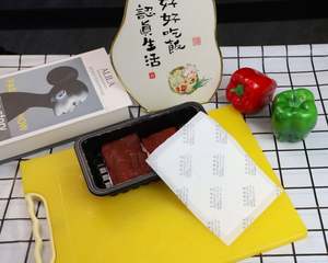 แผ่นซับน้ำสำหรับเนื้อสัตว์แช่แข็งแบบใช้แล้วทิ้ง รูปทรงสี่เหลี่ยม ผลิตจากเยื่อพีอีและ SAP สำหรับใช้ในครัวเรือน บรรจุภัณฑ์แบบพิมพ์ - Product Image 1