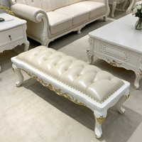 Banc de luxe européen rembourré, sculpté à la main en bois massif, garniture dorée, en cuir capitonné, pour bout de lit, mobilier de chambre, vente en gros