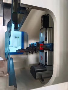 Máy uốn chính xác cao 200mm với động cơ servo để gia công kim loại tấm trong ngành xây dựng - Product Image 6