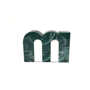 حقيبة عشاء أكريليك صغيرة غير منتظمة باللون الأخضر الداكن على شكل حرف M حقيبة هاتف محمول صغيرة