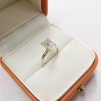 2.5 CT Zümrüt Kesim Mozanit 2mm Bant 8.5X6.5mm 1.20mmX10 adet 14k Sarı Altın Vintage Çatal Ayarlı Özelleştirilebilir Boyut Yüzük