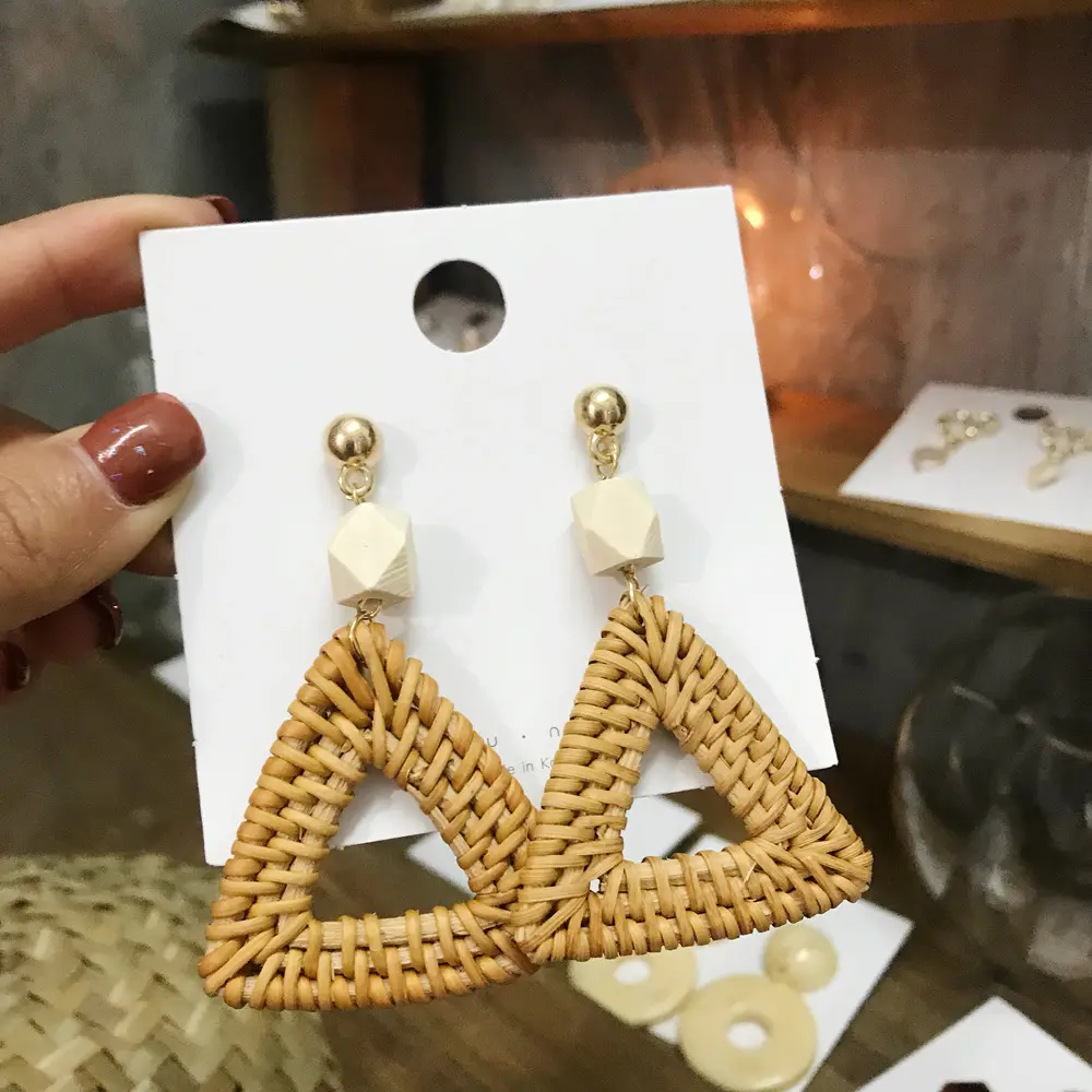 XINA – boucles d'oreilles bohème en rotin de bambou tissé à la main, Triangle pour femmes, pendentif géométrique, boucles d'oreilles en rotin pour femmes, nouvelle collection 2022