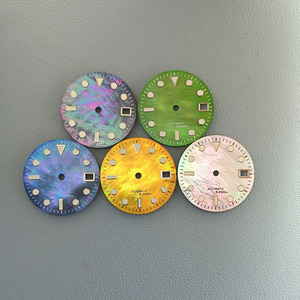 Horlogemaker produceert wijzerplaat van natuurlijk blauw parelmoer met aangepaste logo's in bulk. - Product Image 6