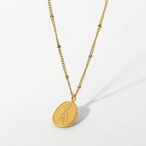 Collier pour femme en acier inoxydable doré, style rétro, avec pendentif fleur marguerite gravé sur mesure - Product Image 2