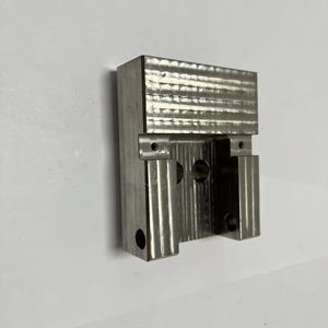 Pièces de rechange CNC imprimées en 3D de précision en aluminium anodisé et acier usinés par le service du fabricant de fraisage CNC offert - Product Image 4