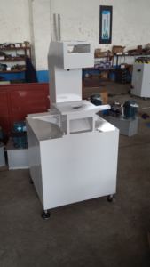 Machine <span class=keywords><strong>de</strong></span> poinçonnage et <span class=keywords><strong>de</strong></span> pressage <span class=keywords><strong>de</strong></span> fenêtres en aluminium Eworld avec moteur, tête simple, six stations, 220V/380V - Product Image 4