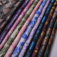 Pasokan langsung kain Jacquard dari pabrik Yili, menampilkan bunga matahari ungu dan merah muda, dengan sentuhan Retro dan tertekan