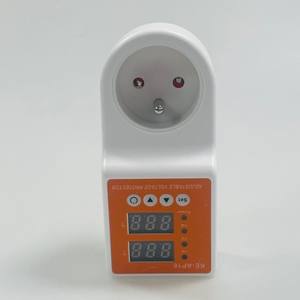 Protecteur de surtension et de sous-tension à double affichage réglable 220V Prise de protection de tension française TV & Réfrigérateur Prise et prise - Product Image 3