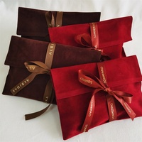 Pochette à rabat en suède personnalisée BSCI pour bijoux et maquillage, sac cadeau en velours avec ruban, pochette pour montre