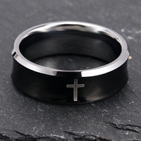 Vente en gros de bague croix catholique en carbure de tungstène de haute qualité au design unique pour hommes bagues croix homme plaqué noir IP 8mm
