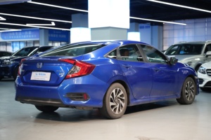 Honda <span class=keywords><strong>Civic</strong></span> <span class=keywords><strong>2018</strong></span> 220TURBO CVT Luxe Berline 4 portes 5 places 1.5T Turbo L4 CVT 177 ch R17 Sièges électriques foncés Arrière NEDC 5.4L/100km - Product Image 6
