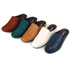 Zapatillas de verano para hombre, de punta redonda, de piel de vaca suave, modernas, de suela plana, zapatillas suaves para el hogar y el ocio, zapatillas de cuero para hombre - Product Image 1