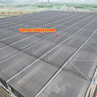 Serre agricole intelligente multi-chapelles grande taille en polycarbonate avec filet d'ombrage et bancs roulants