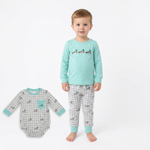 ชุดเสื้อเชิ้ตลายปักลายทางสำหรับเด็กผู้ชายพร้อมกางเกงสีพื้น - Product Image 4