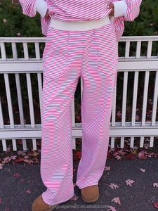 <span class=keywords><strong>Pantaloni</strong></span> Casual Estivi da <span class=keywords><strong>Donna</strong></span> Taglie Forti Personalizzati OEM, Set Due Pezzi con Felpa e <span class=keywords><strong>Pantaloni</strong></span> a Gamba Larga a Righe - Product Image 1