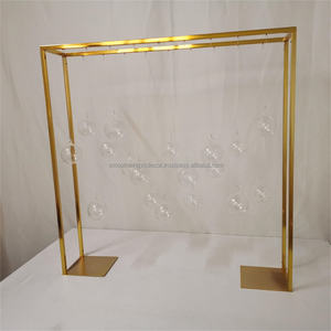 Elegante Soporte de Metal Dorado Personalizado para Flores Colgantes, Centro de Mesa para Decoración de Bodas - Product Image 5